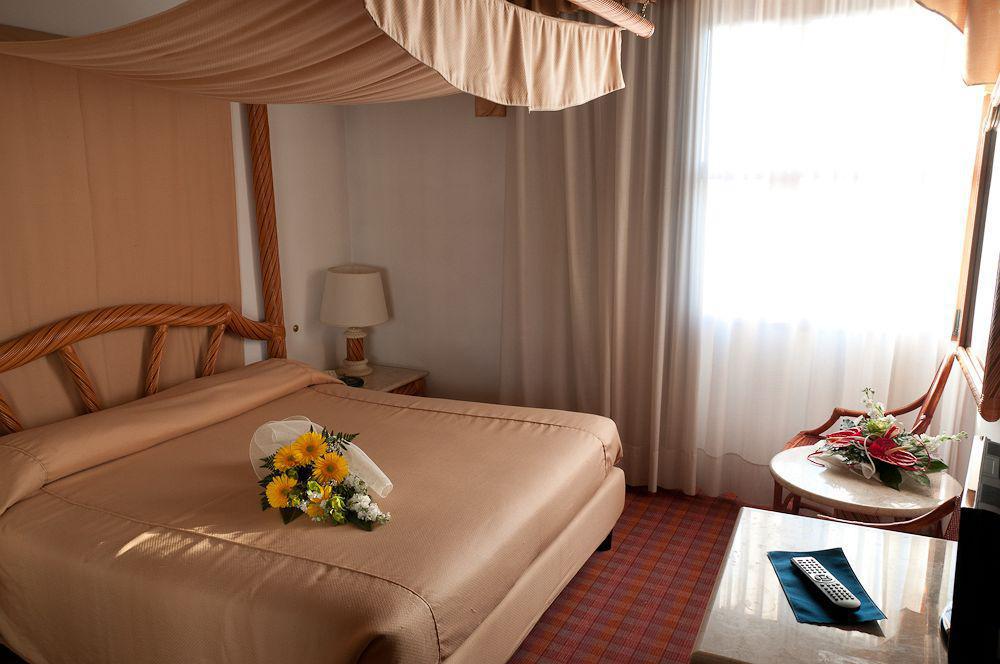 Hotel Villa Isabela Sant'Angelo  Екстер'єр фото